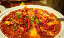 Bị sốt xuất huyết cần kiêng ăn những đồ cay, nóng. Ảnh minh hoạ: Internet