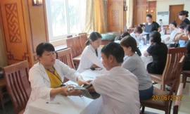 Các hoạt động trong đợt khám và tư vấn về sức khoẻ do Trường Đại học Y tế công cộng phối hợp với Công ty Prudential tổ chức