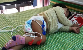 Chuyên gia y tế nhận định cháu bé mắc phải hội chứng Guillain-Barré, hội chứng mà y học rất hạn chế trong việc điều trị. Ảnh: Anh Khắc Tạo chia sẻ trên facebook