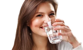 70% cơ thể bạn tạo ra từ nước, vì vậy, nước rất cần thiết để giúp cho cơ thể tỉnh táo và khỏe mạnh. Ảnh minh hoạ: Internet