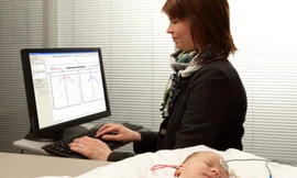 Nếu không được phát hiện và điều trị kịp thời, bệnh nhân nghe kém sẽ không giao tiếp được, không học được từ những âm thanh xung quanh, đặc biệt là ở lứa tuổi trẻ em. Ảnh minh hoạ: Internet