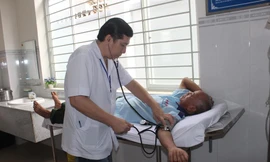 Không có chuyện khống chế bình quân lượt khám bệnh và đơn thuốc cho y tế xã. Ảnh minh hoạ: Internet