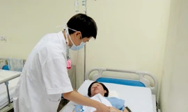 5 giờ sau phẫu thuật, sức khỏe bệnh nhâ N.T.M.T đã phục hồi, tỉnh táo và tiếp xúc tốt