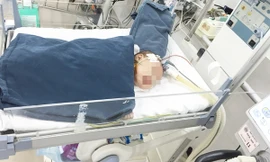 Bé Như tại khoa Hồi sức sau ca phẫu thuật