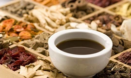 Việc sử dụng dược liệu kém chất lượng, nhất là trong đông dược, ảnh hưởng nặng nề tới sức khoẻ của người dùng. Ảnh minh hoạ: Internet