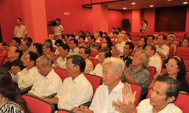 82 tuổi vẫn đi học lớp bồi dưỡng viết văn