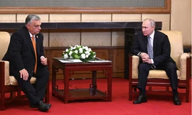 Thủ tướng Hungary Viktor Orban gặp Tổng thống Nga Vladimir Putin bên lề hội nghị Vành đai Con đường ở Trung Quốc năm 2023. (Ảnh: Sputnik)