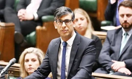 Thủ tướng Anh Rishi Sunak xin lỗi các nạn nhân của vụ bê bối máu bẩn. (Ảnh: Guardian)