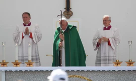 Giáo hoàng Francis chủ trì thánh lễ ở thành phố Trieste ngày 7/7. (Ảnh: Reuters)