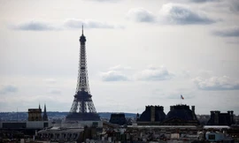 Quang cảnh khu vực Tháp Eiffel ở Paris, Pháp. (Ảnh: Reuters)