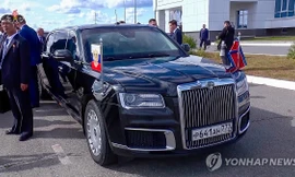 Chiếc xe limousine Aurus Senat mà Tổng thống Nga Vladimir Putin và Chủ tịch Triều Tiên Kim Jong Un sử dụng khi họ gặp nhau tại Vostochny Cosmodrome ngày 13/9/2023. (Ảnh: Yonhap)