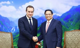 Thủ tướng Phạm Minh Chính trong cuộc tiếp Bộ trưởng Bộ Quân đội Pháp Sébastien Lecornu. (Ảnh: VGP)