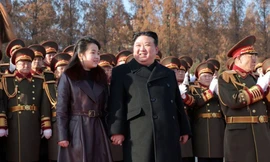 Chủ tịch Triều Tiên Kim Jong Un và con gái Kim Ju Ae. (Ảnh: KCNA)