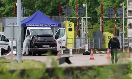 Khu vực hiện trường vụ tấn công xe chở tù nhân. (Ảnh: CNN)