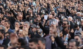 Đông đảo người Iran tập trung để khóc thương Tổng thống Ibrahim Raisi ngày 20/5. (Ảnh: Reuters)