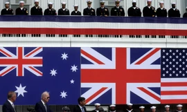 Tổng thống Mỹ Joe Biden, Thủ tướng Úc Anthony Albanese và Thủ tướng Anh Rishi Sunak phát biểu về quan hệ đối tác AUKUS tại Căn cứ Hải quân Point Loma ngày 13/3/2023. (Ảnh: Reuters)