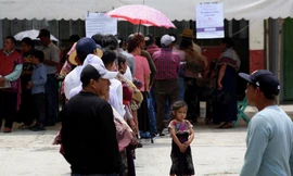 Cử tri Mexico đi bỏ phiếu ngày 2/6. (Ảnh: Reuters)