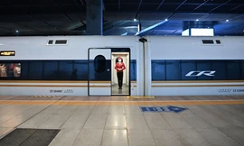 Một tuyến tàu cao tốc ở TP Thiên Tân, Trung Quốc. (Ảnh: Zuma Press)