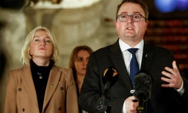 Vụ trưởng Vụ Luật pháp quốc tế Oksana Zolotaryova, Bộ Ngoại giao Ukraine, và Đại sứ lưu động Anton Korynevych trong cuộc họp báo sau khi ICJ đưa ra phán quyết vụ bắn rơi MH17. (Ảnh: Reuters)