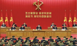 Lần đầu xuất hiện huy hiệu hình ông Kim Jong Un 