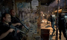 Cảnh sát và quân đội càn quét hai khu ổ chuột nguy hiểm nhất ở Rio