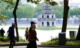 Người Hà Nội co ro trong đợt rét đầu đông