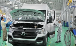 Công nhân lắp ráp ô tô tại nhà máy ở Quảng Nam của THACO. Ảnh: Tuấn Nguyễn