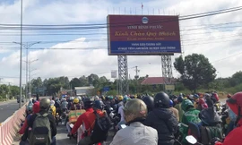 Người dân Đắk Lắk từ TP.HCM và các tỉnh phía Nam đi xe máy về quê tránh dịch