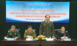 Ông Đàm Thanh Thế, Chánh Văn phòng thường trực Ban Chỉ đạo 389 Quốc gia trả lời báo chí tại cuộc họp báo tổng kết sáng 3/1. Ảnh: Tuấn Nguyễn