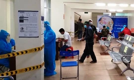 CDC Gia Lai test nhanh COVID-19 cho người dân