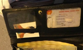 Chiếc ví của anh Tiến chứa 100 triệu đồng may mắn được 3 thanh niên nhặt được và mang trả