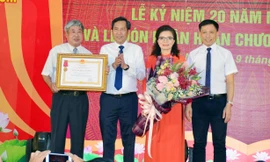 Chủ tịch Hội Nhà báo Việt Nam đã trao Huân chương Lao động hạng Nhì của Chủ tịch nước cho Trung tâm Bồi dưỡng nghiệp vụ báo chí