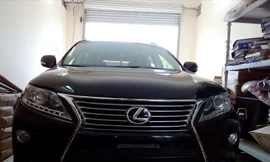 Một chiếc xe Lexus tang vật không rõ nguồn gốc bị Đội Kiểm soát Hải quan Nghệ An bắt giữ