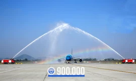 Chuyến bay mang số hiệu VN216 cất cánh từ sân bay Tân Sơn hạ cánh xuống sân bay Nội Bài lúc 9h10 hôm nay, 7/12