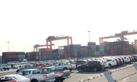 Ô tô nhập khẩu về Việt Nam chủ yếu qua cảng Hải Phòng và TP.HCM. Ảnh: Tuấn Nguyễn 