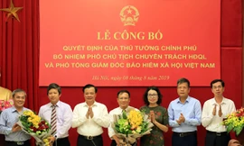 Thừa ủy quyền Thủ tướng Chính phủ, Bộ trưởng Đinh Tiến Dũng đã trao các quyết định bổ nhiệm cho các ông Phạm Văn Trường và Lê Hùng Sơn