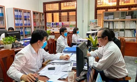 Người dân nộp thuế tại Cục Thuế Bình Định. Ảnh minh họa