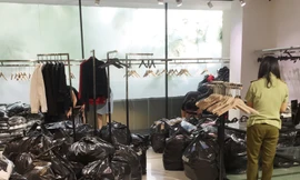 Lực lượng Quản lý thị trường Hà Nội kiểm tra 5 điểm kinh doanh hàng hóa của SEVEN.am