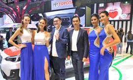 Dàn mẫu Việt đọ sắc cùng mẫu Tây tại VMS 2018