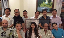 Đại sư Nam Anh và con gái trong một cuộc gặp gỡ vào tối 16/7 tại TP.HCM. Ảnh: Dân Trí.