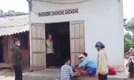 Người thân đau xót, khóc thương cháu Huy 