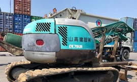 Một chiếc máy đào bánh xích nhập lậu do Cục Hải quan TPHCM bắt giữ 