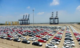 Ô tô nhập khẩu về cảng Hiệp Phước (TP.HCM) đầu năm 2018