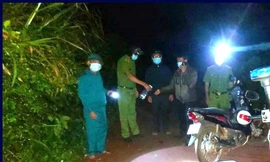 Lực lượng chức năng phát hiện nam thanh niên băng rẫy vào khu vực cách ly thăm người yêu 
