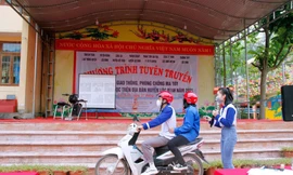 HEAD Lộc Bình hướng dẫn học viên ngồi sau xe máy an toàn