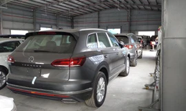 Chiếc xe Volkswagen Touareg CR745J dính “đường lưỡi bò’