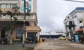 Công ty Vĩnh Hiệp bị kẻ trộm phá ké sắt. Ảnh: Đình Văn