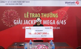 Chị D. lên nhận giải 16 tỷ đồng từ Vietlott