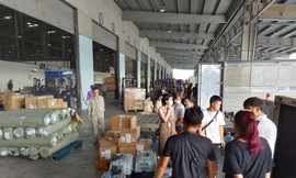 Nghi vấn 'làm luật' ở Hải quan Nội Bài: Đình chỉ 4 công chức