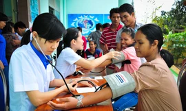 300 người dân Bắc Giang được tặng thẻ BHYT